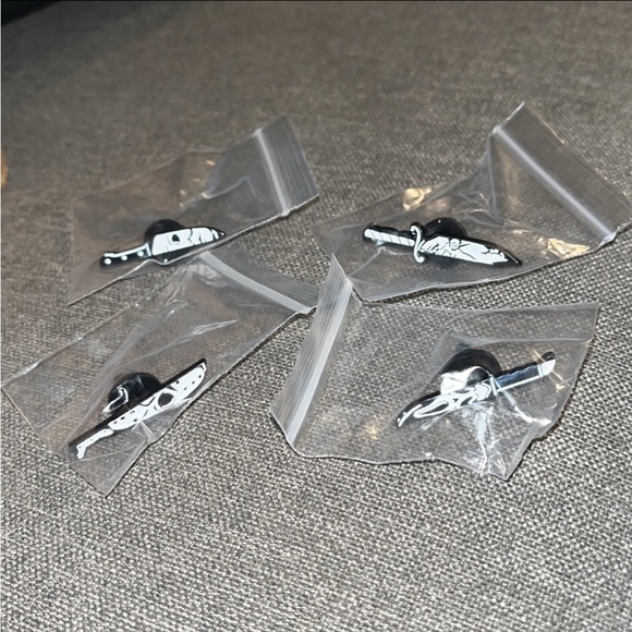 Pin Set - Picture 2 of 4